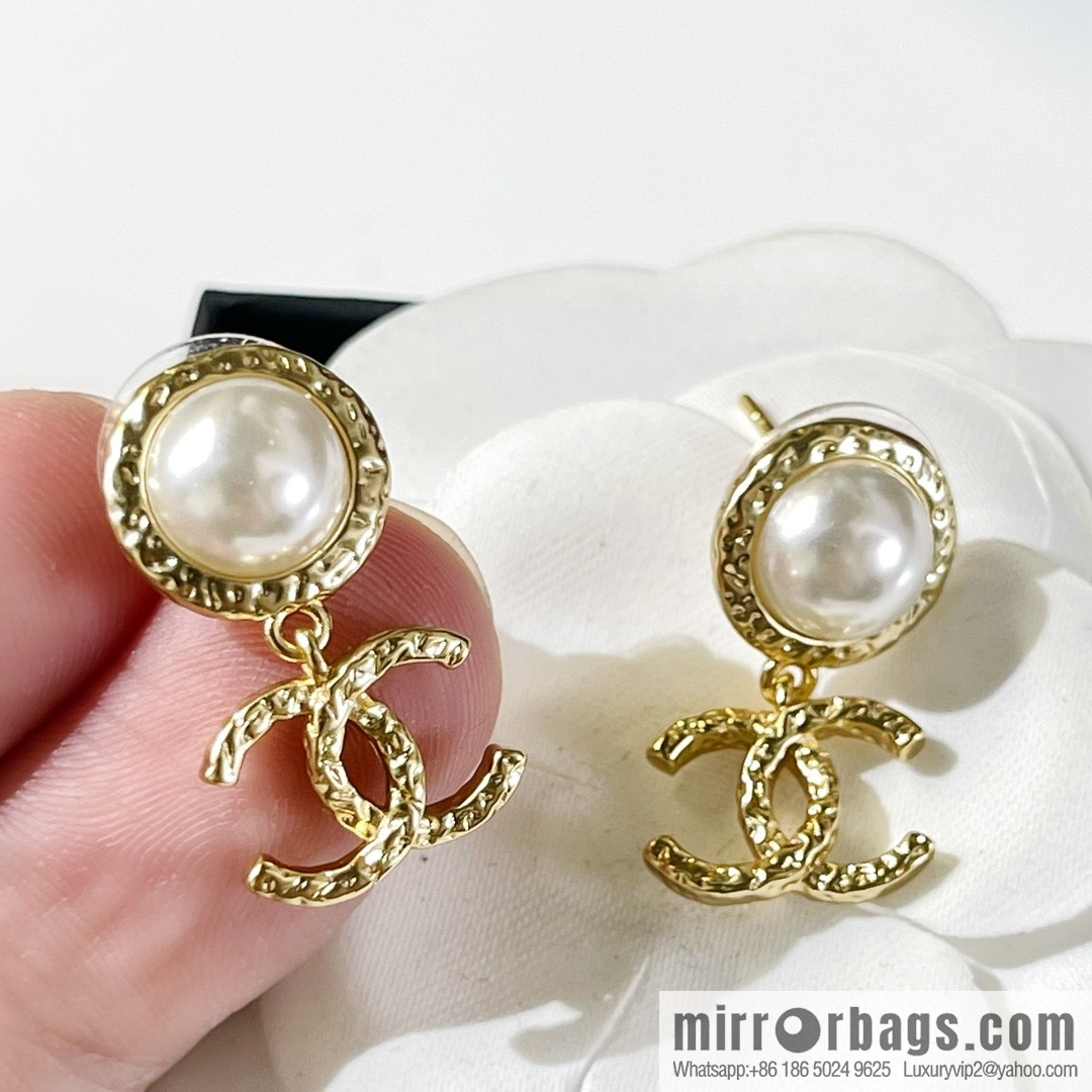 New ☑️ CHANEL Chanel double c pearl stud earrings