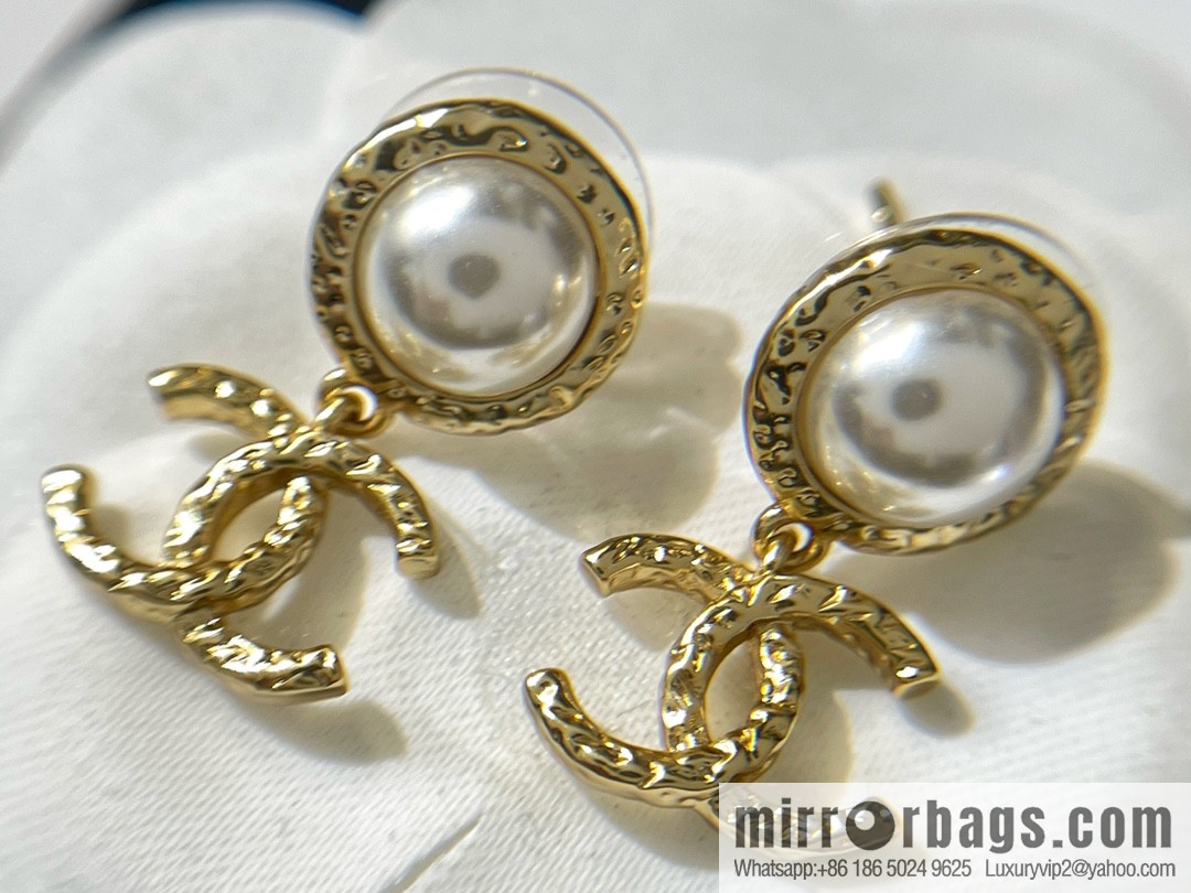 New ☑️ CHANEL Chanel double c pearl stud earrings