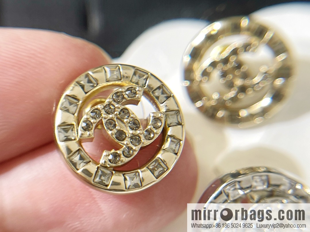 New ☑️ CHANEL Chanel double c round rhinestone stud earrings