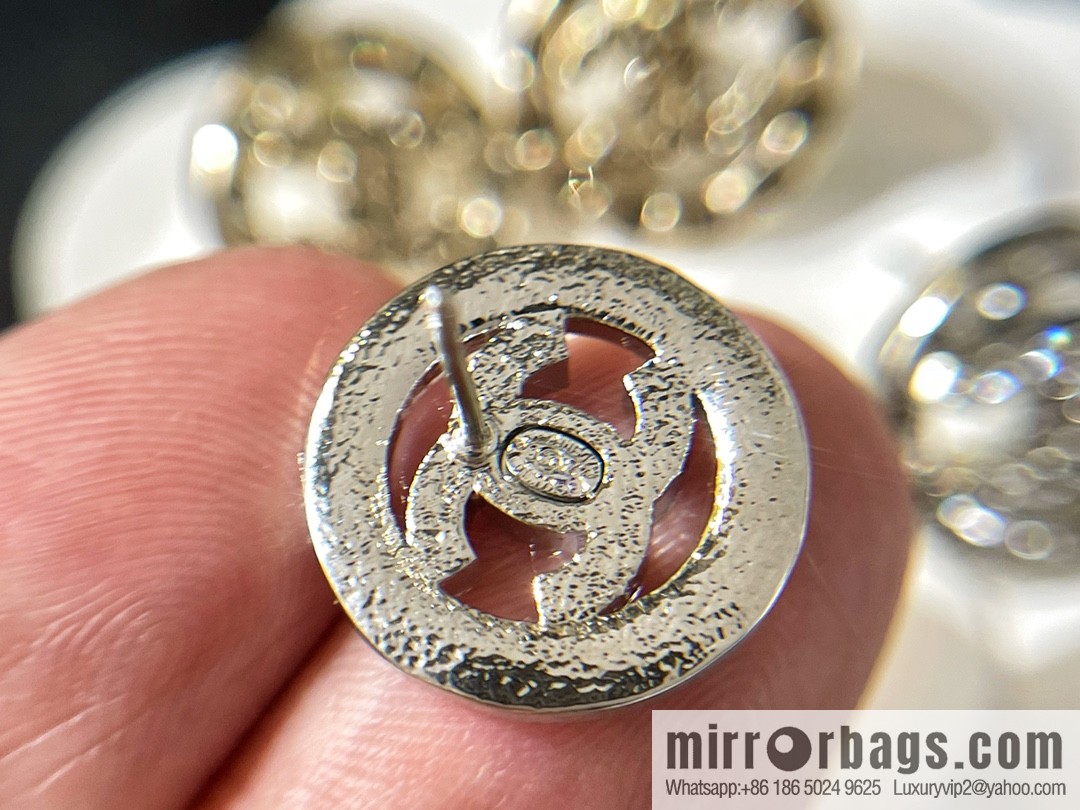 New ☑️ CHANEL Chanel double c round rhinestone stud earrings