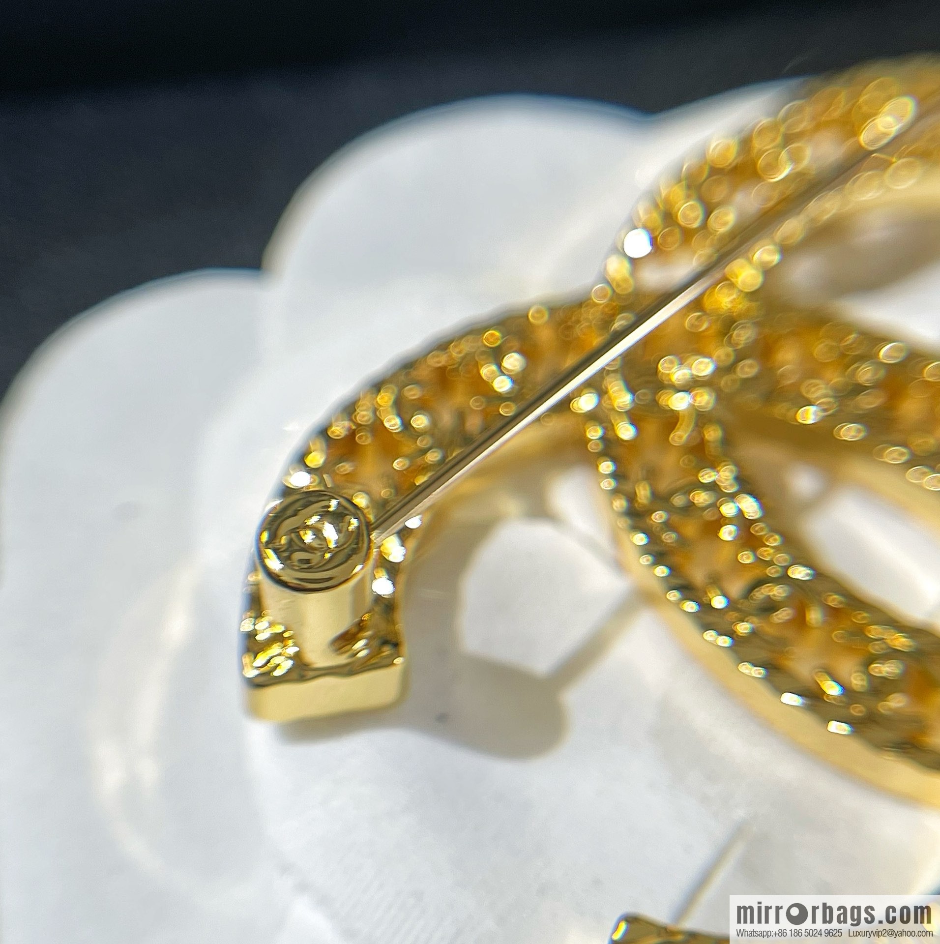New ☑️ CHANEL Chanel double c cut-out brooch
