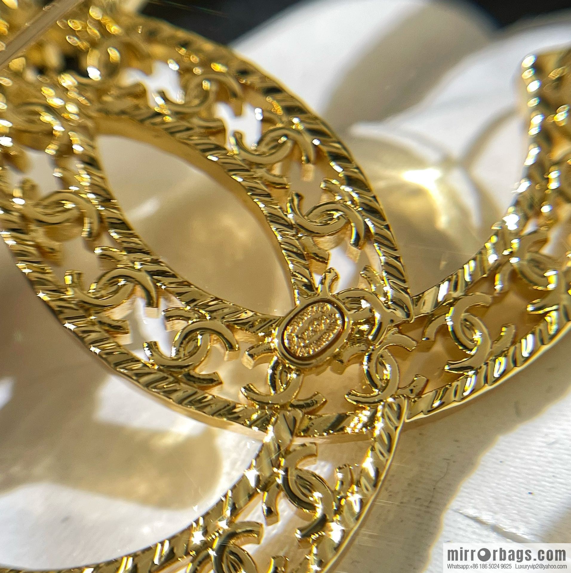 New ☑️ CHANEL Chanel double c cut-out brooch