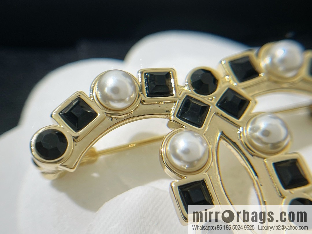 New ☑️ CHANEL Chanel double c black square diamond pearl brooch