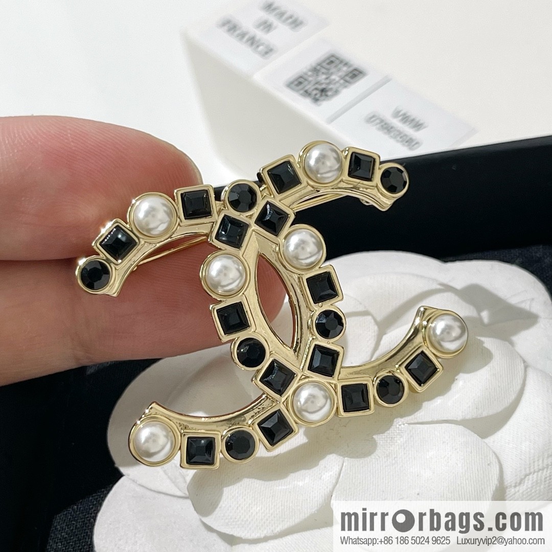 New ☑️ CHANEL Chanel double c black square diamond pearl brooch