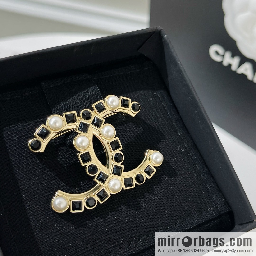 New ☑️ CHANEL Chanel double c black square diamond pearl brooch