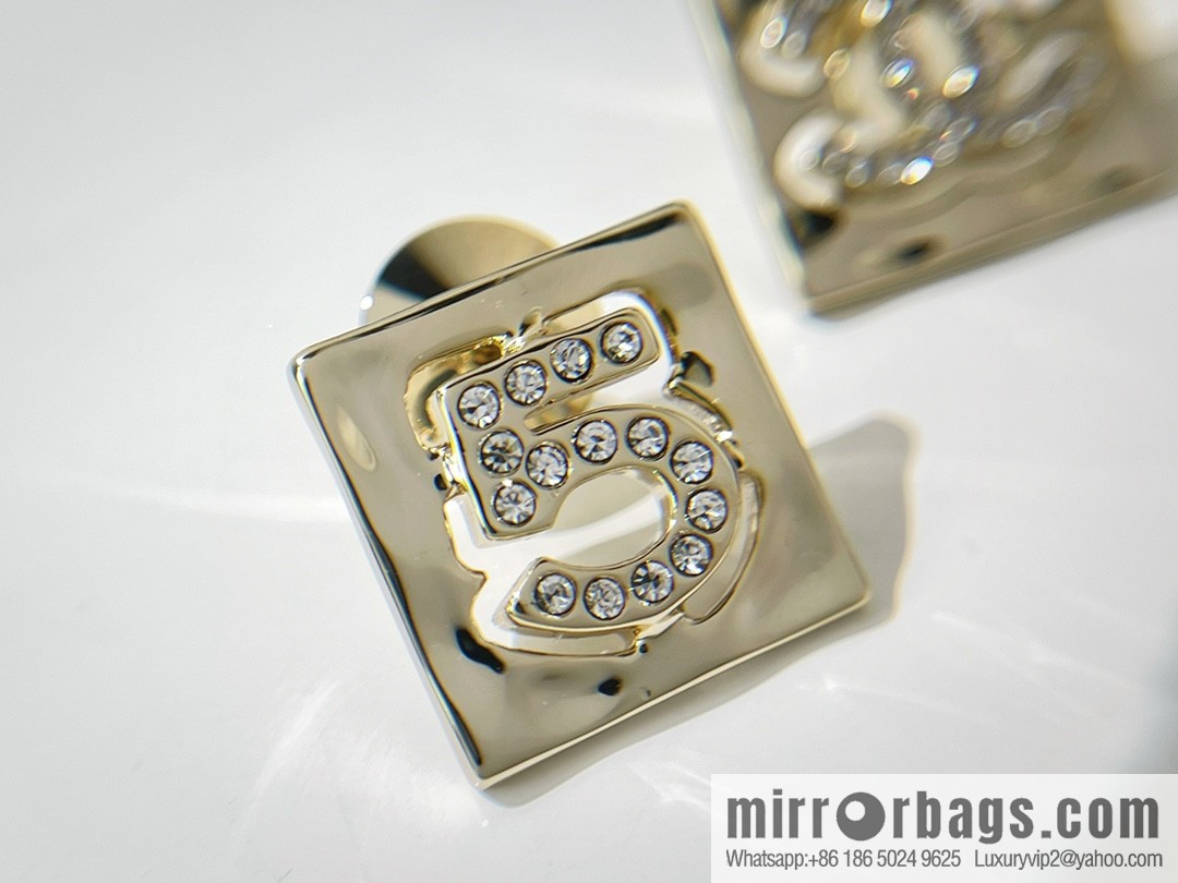 New ☑️ CHANEL Chanel double c N letter 5 word brooch