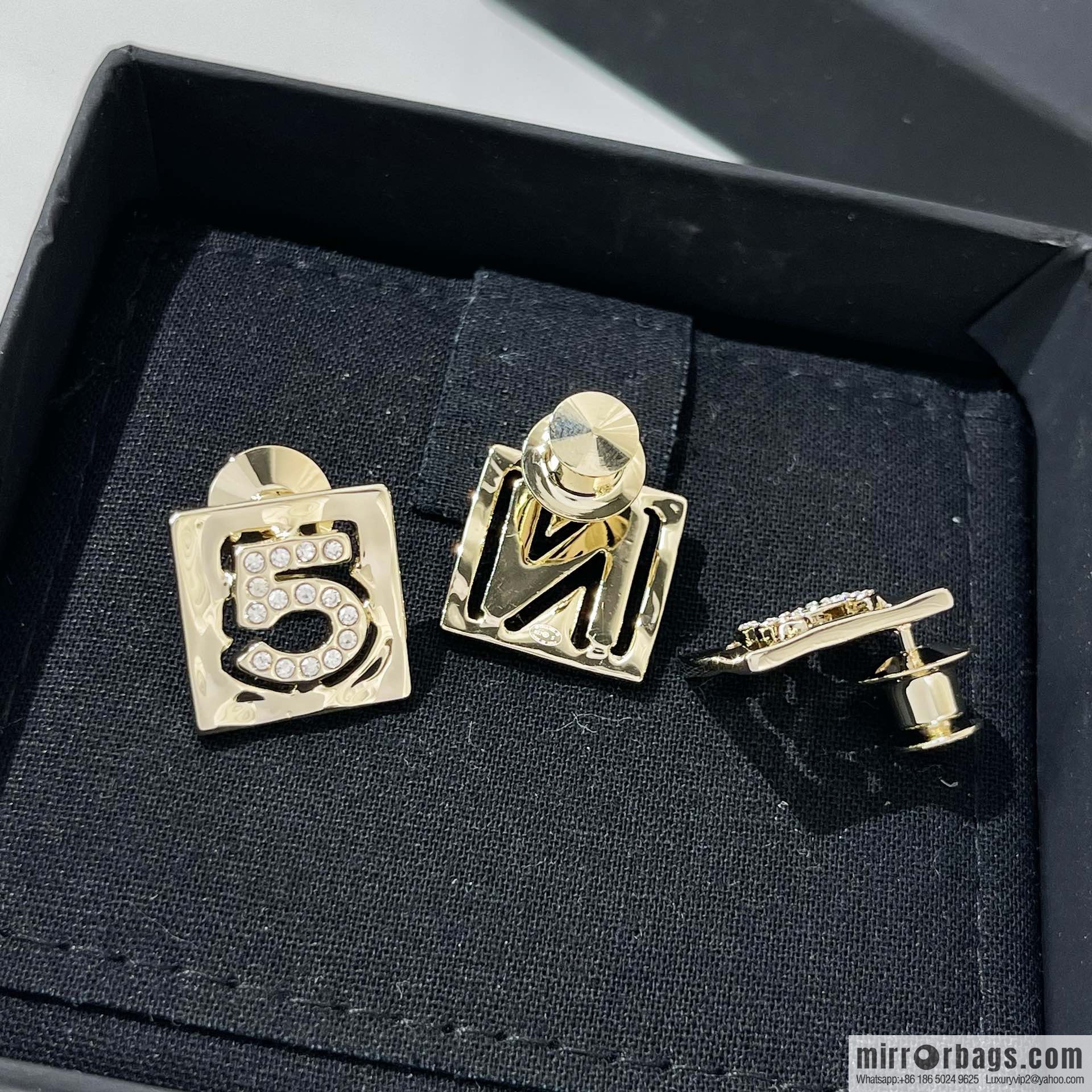 New ☑️ CHANEL Chanel double c N letter 5 word brooch