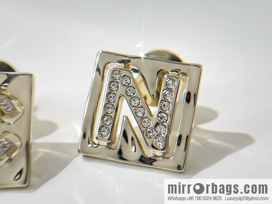 New ☑️ CHANEL Chanel double c N letter 5 word brooch