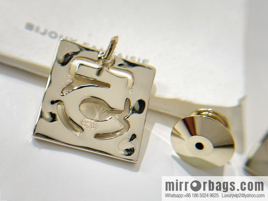 New ☑️ CHANEL Chanel double c N letter 5 word brooch