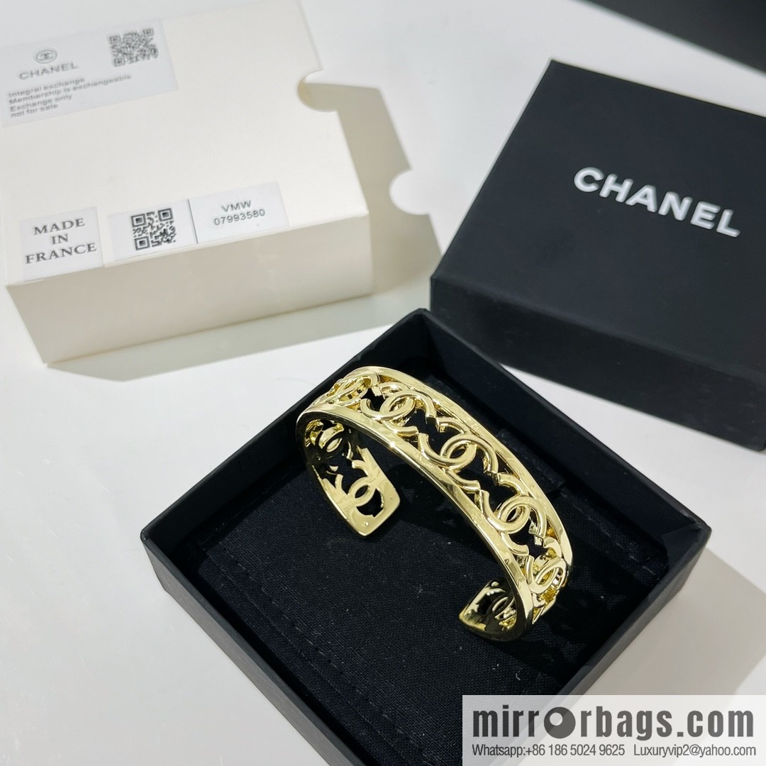 New ☑️ CHANEL Chanel double c cut-out bracelet