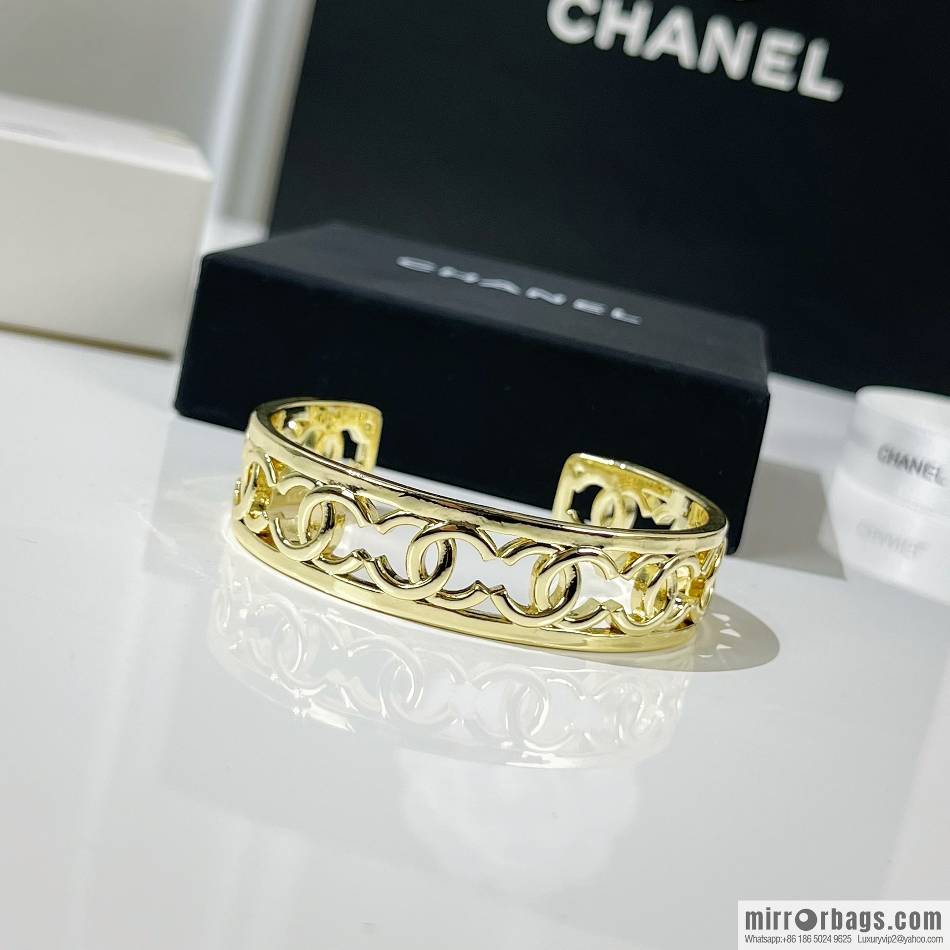 New ☑️ CHANEL Chanel double c cut-out bracelet