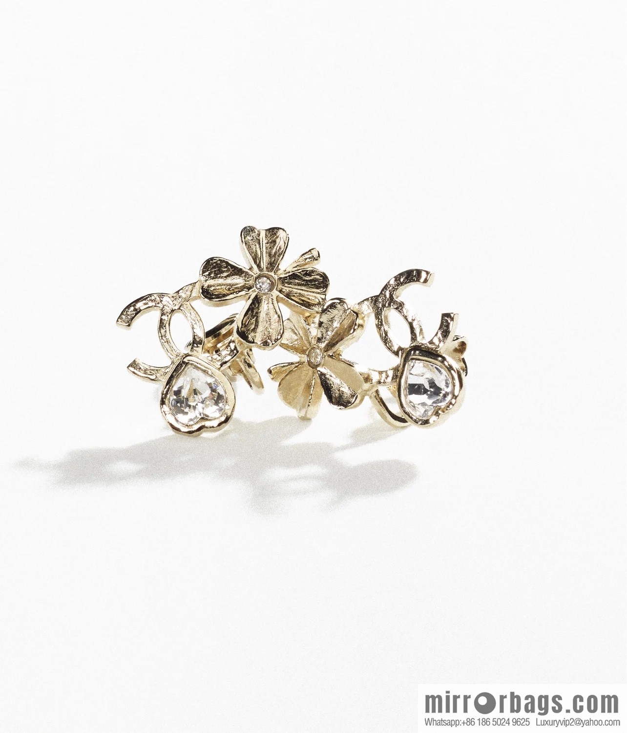 New ☑️ CHANEL Chanel gold double c four-leaf clover love stud earrings