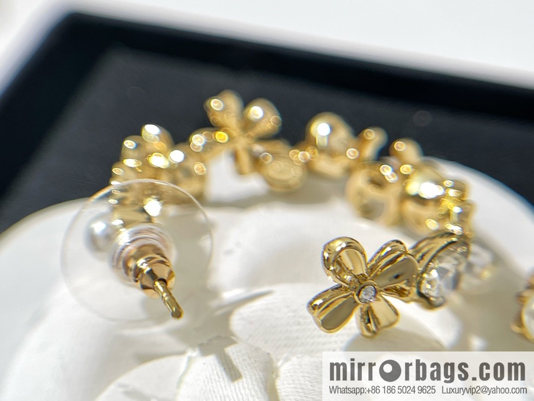 New ☑️ CHANEL Chanel double c four-leaf clover love pearl stud earrings