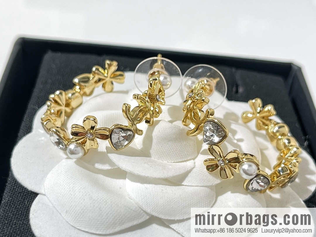 New ☑️ CHANEL Chanel double c four-leaf clover love pearl stud earrings