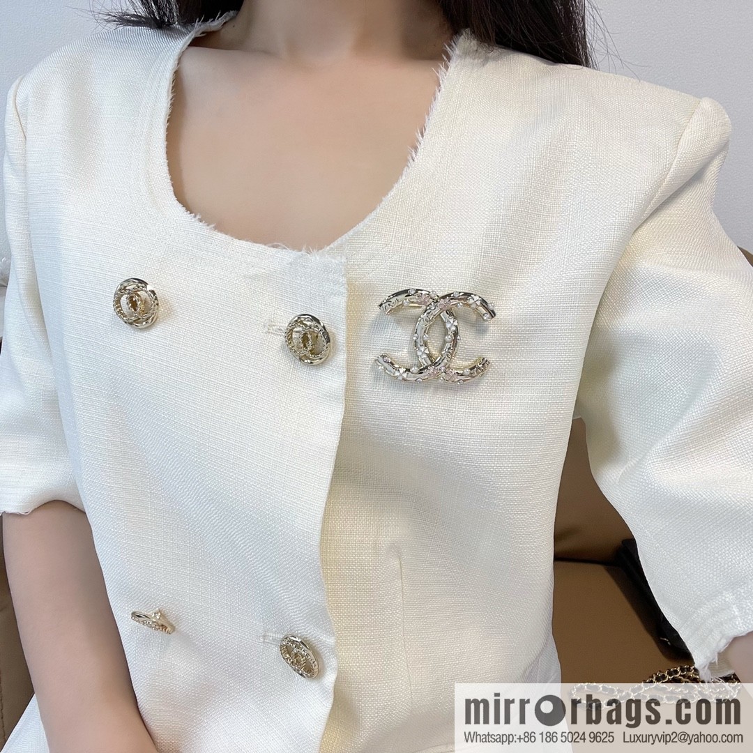 New ☑️ CHANEL Chanel double c white pink four-leaf clover pearl brooch