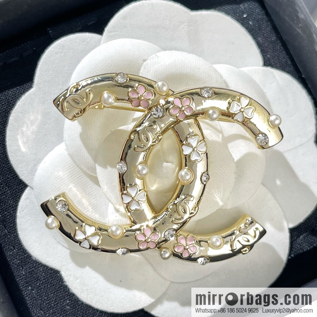 New ☑️ CHANEL Chanel double c white pink four-leaf clover pearl brooch