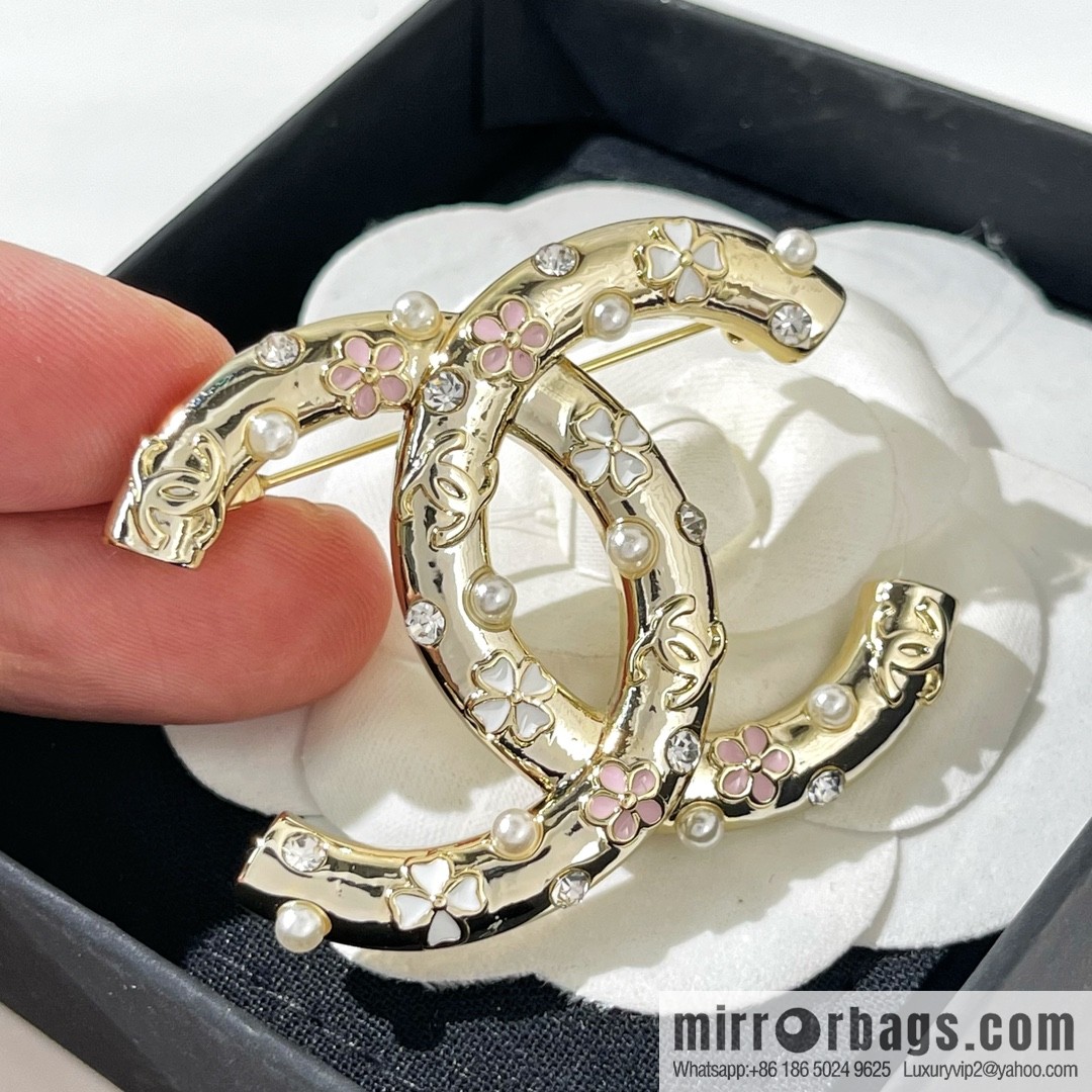 New ☑️ CHANEL Chanel double c white pink four-leaf clover pearl brooch