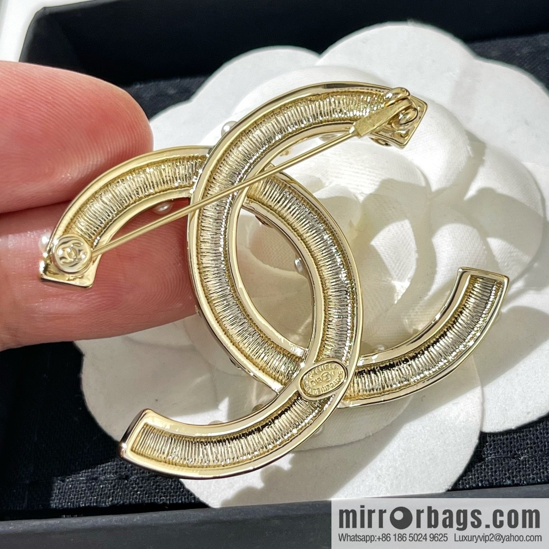 New ☑️ CHANEL Chanel double c white pink four-leaf clover pearl brooch