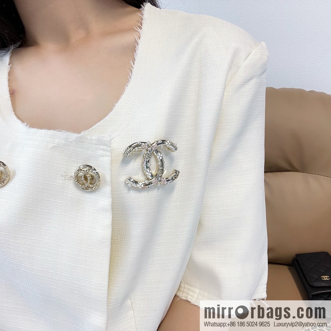 New ☑️ CHANEL Chanel double c white pink four-leaf clover pearl brooch
