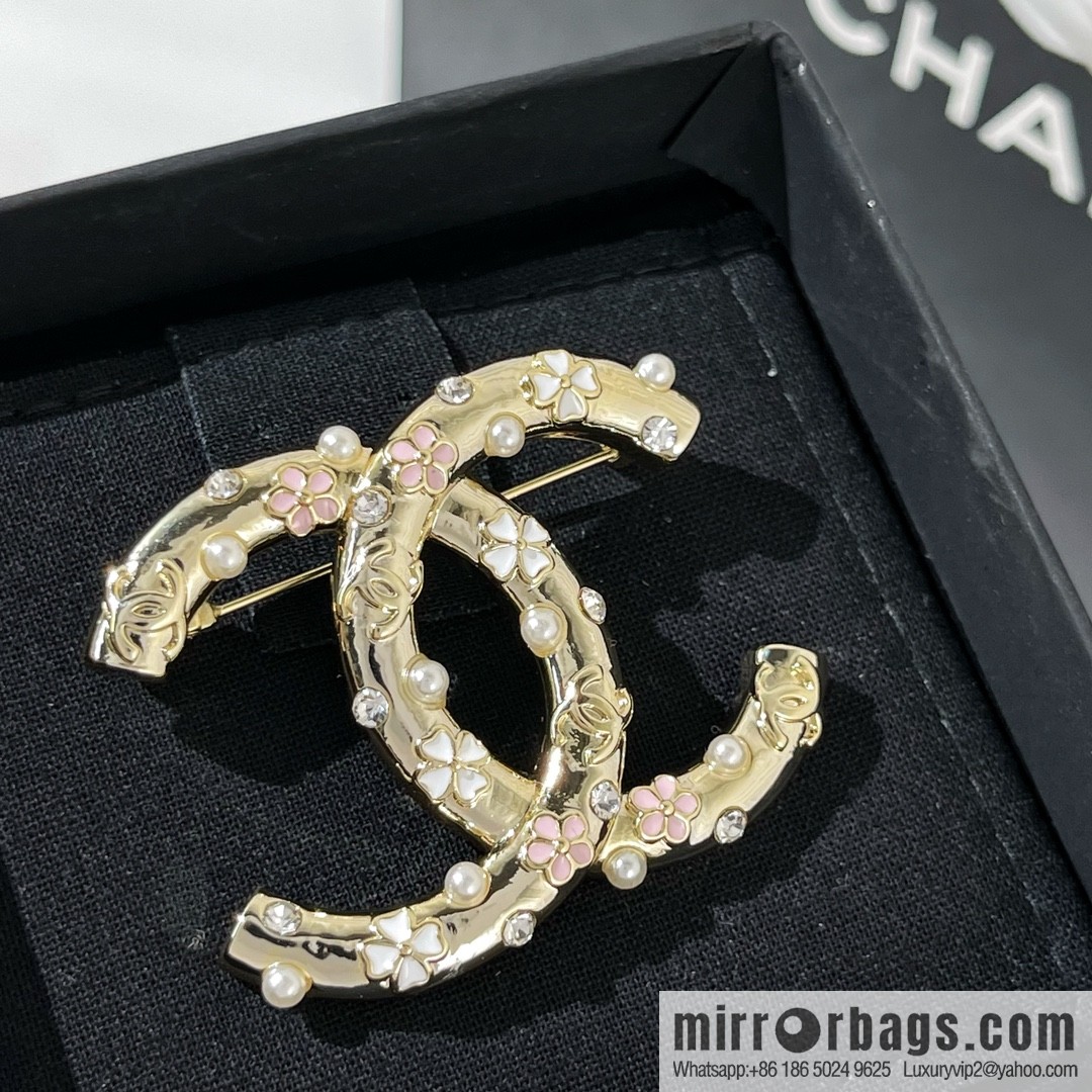 New ☑️ CHANEL Chanel double c white pink four-leaf clover pearl brooch