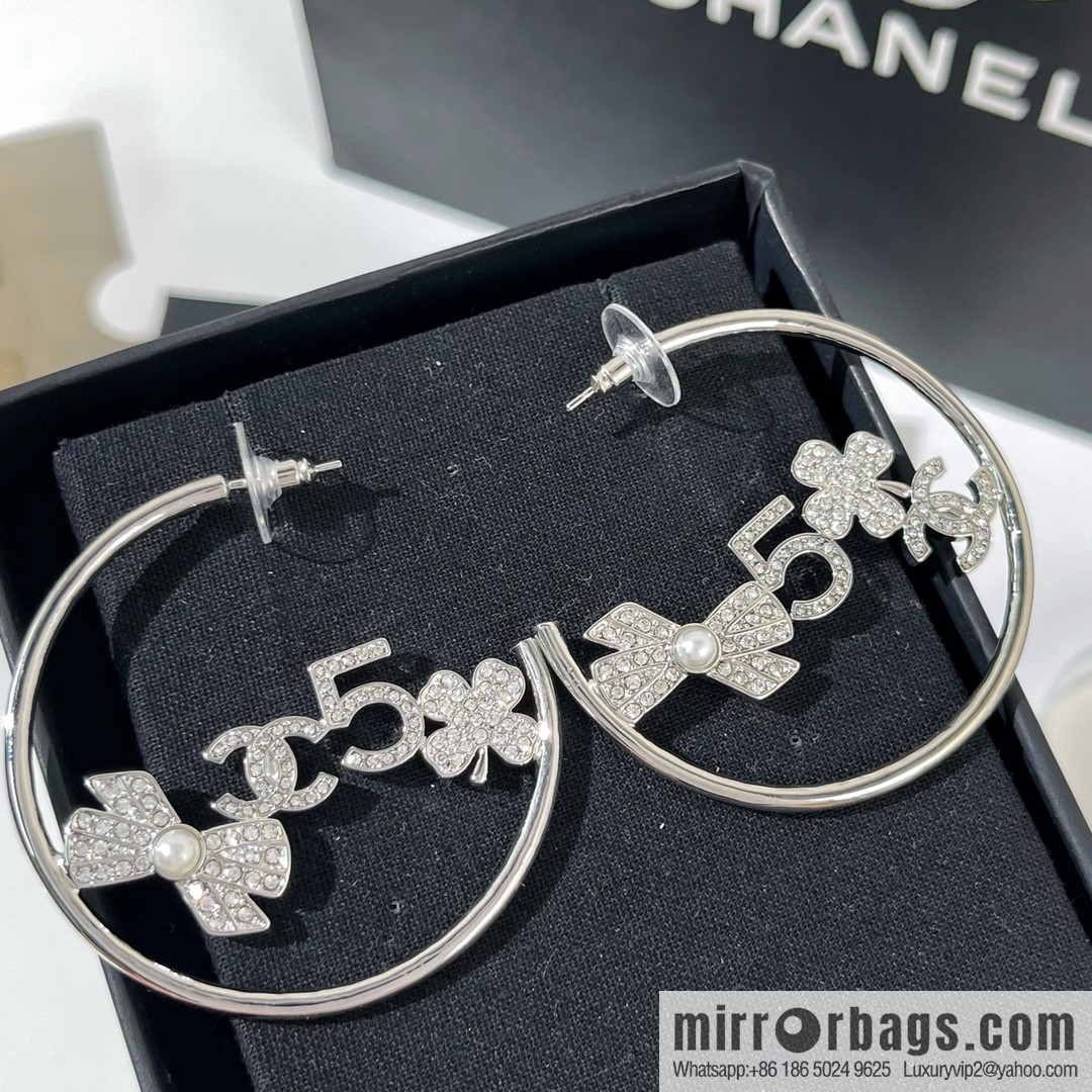 New ☑️ CHANEL Chanel double c bow 5 word four leaf clover stud earrings
