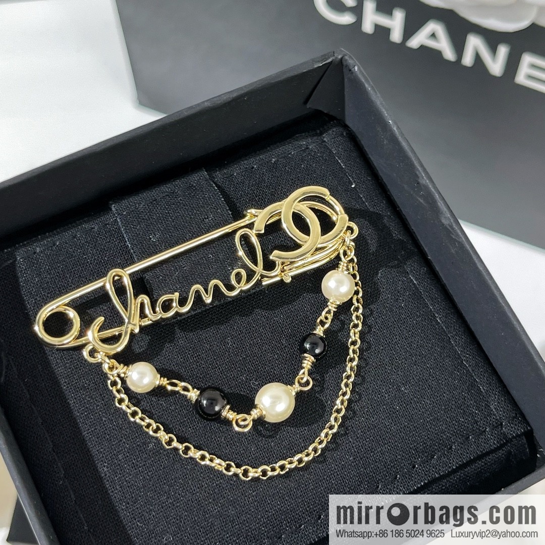 New ☑️ CHANEL Chanel double c fringed pearl pin 🧷 brooch