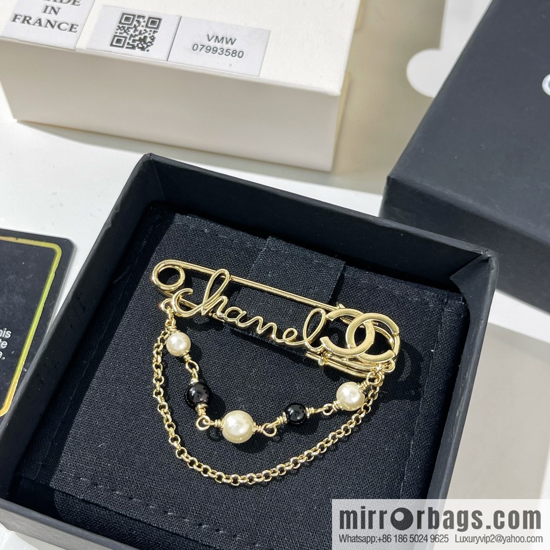 New ☑️ CHANEL Chanel double c fringed pearl pin 🧷 brooch