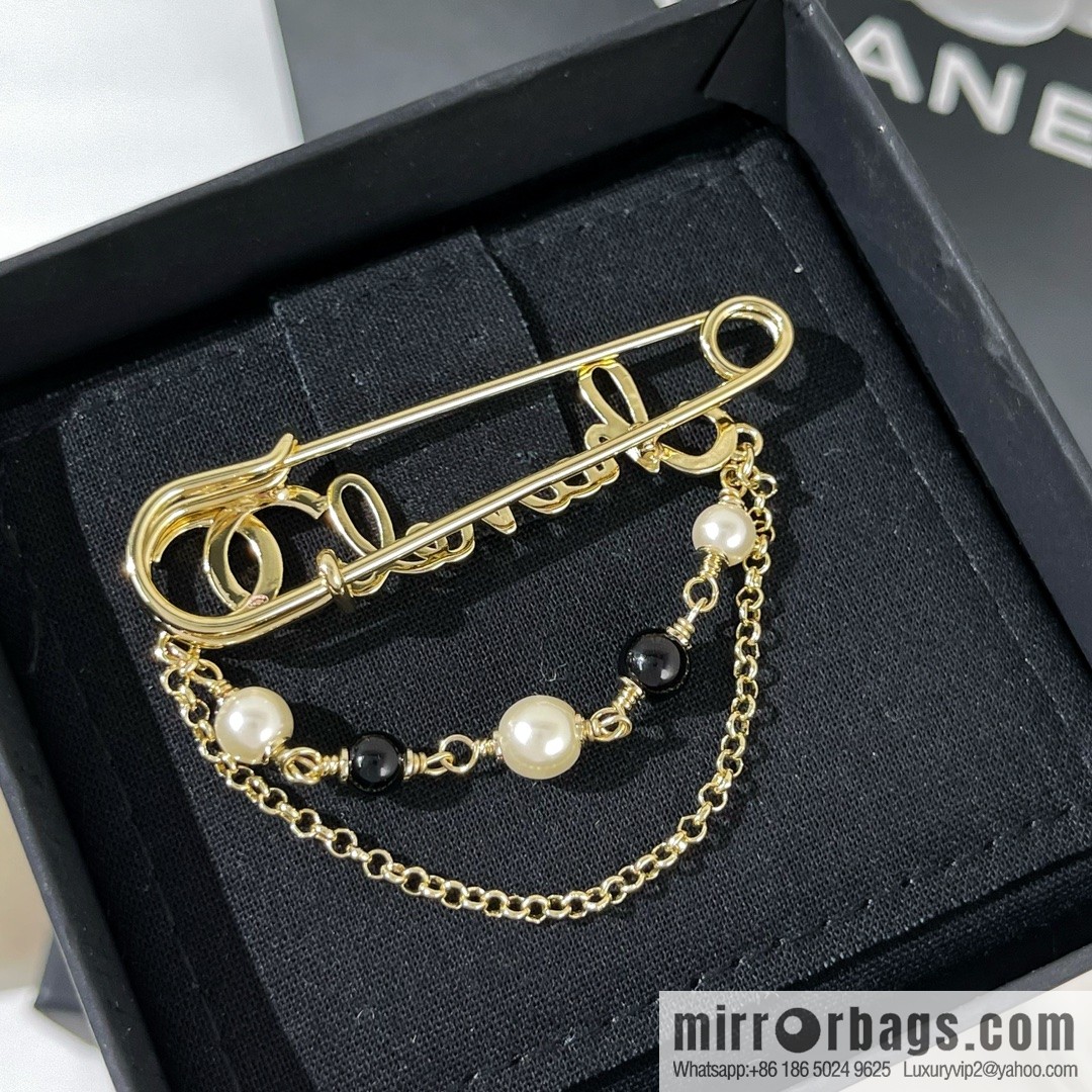 New ☑️ CHANEL Chanel double c fringed pearl pin 🧷 brooch