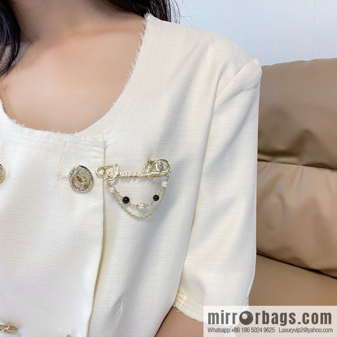New ☑️ CHANEL Chanel double c fringed pearl pin 🧷 brooch