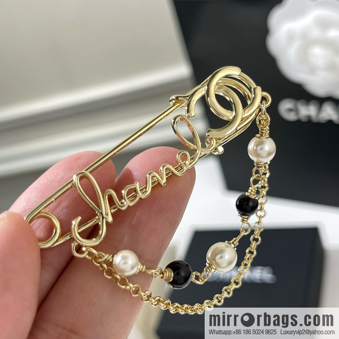 New ☑️ CHANEL Chanel double c fringed pearl pin 🧷 brooch