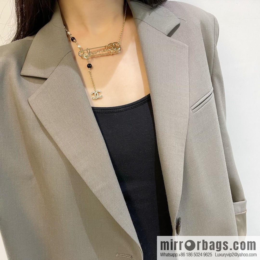 New ☑️ CHANEL Chanel double c fringed pearl pin 🧷 necklace