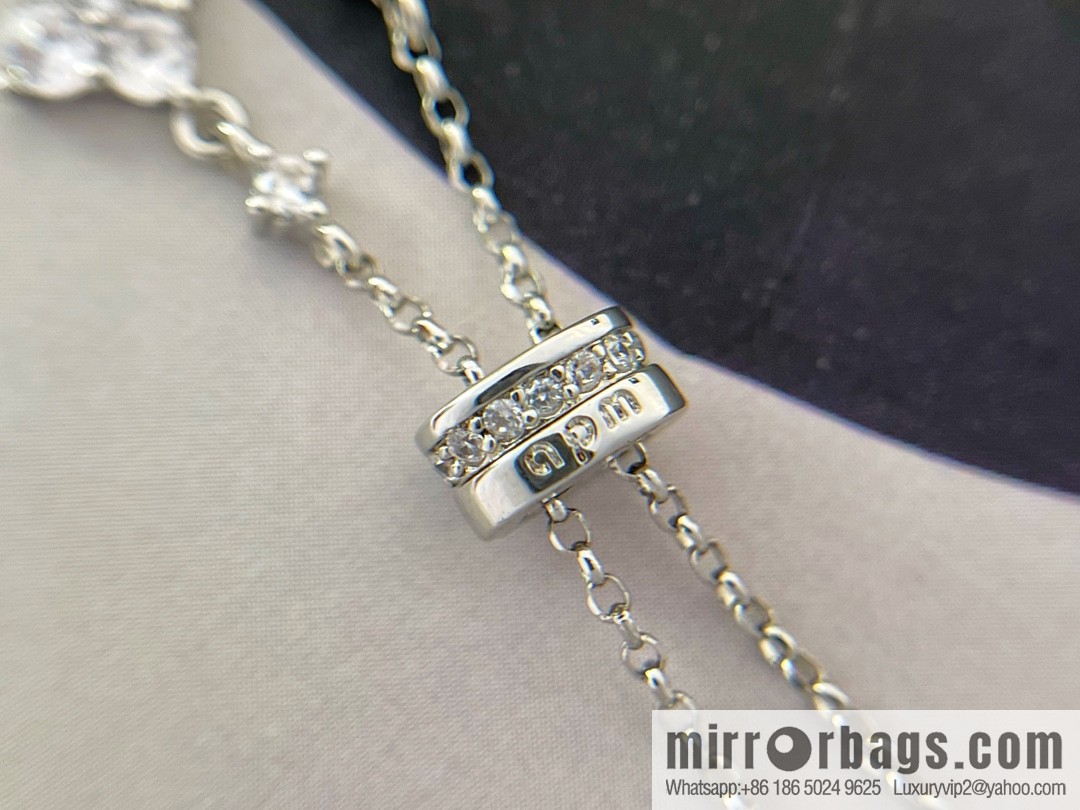 APM Monaco sparkle adjustable, silver-white temperament four-leaf clover bracelet