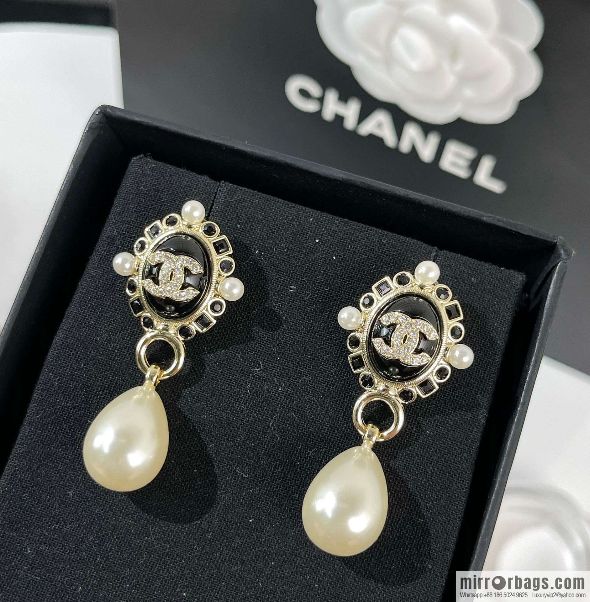 New ☑️ CHANEL Chanel double c pearl stud earrings
