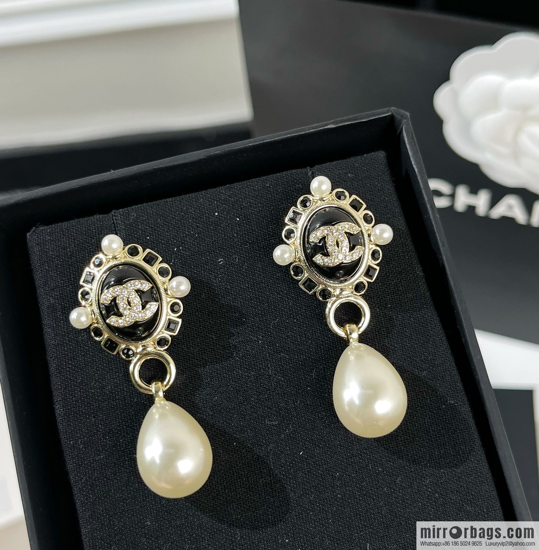 New ☑️ CHANEL Chanel double c pearl stud earrings