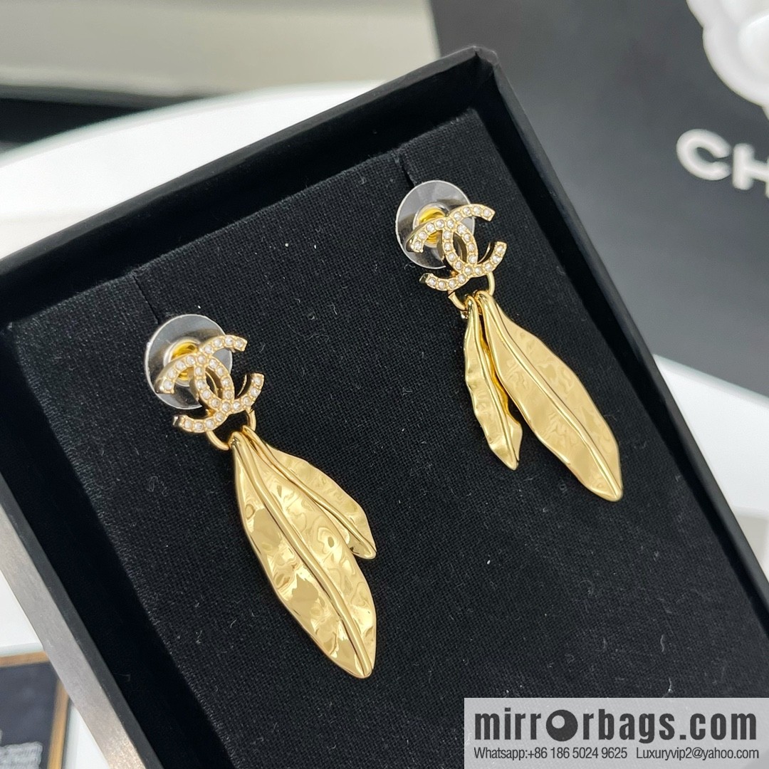 New ☑️ CHANEL Chanel double c gold tree leaf stud earrings