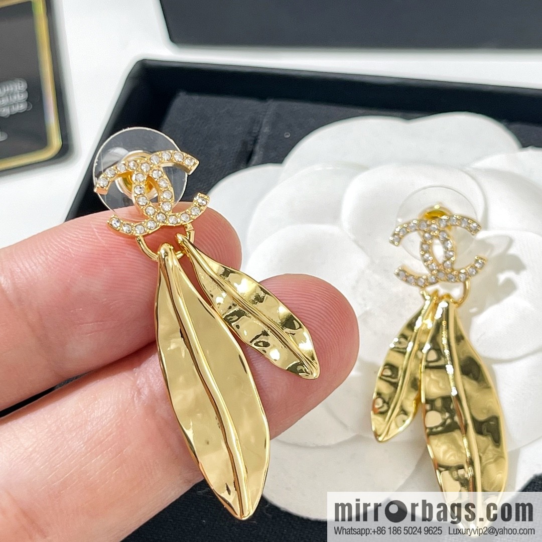 New ☑️ CHANEL Chanel double c gold tree leaf stud earrings