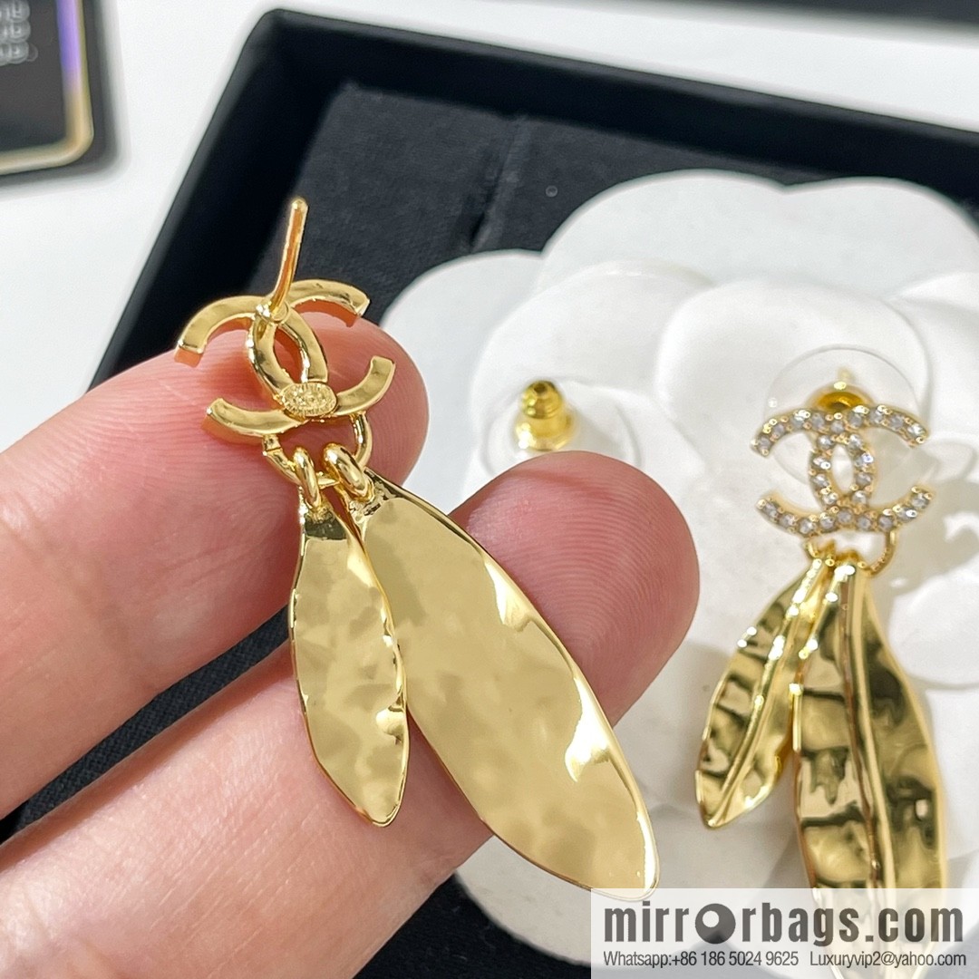 New ☑️ CHANEL Chanel double c gold tree leaf stud earrings