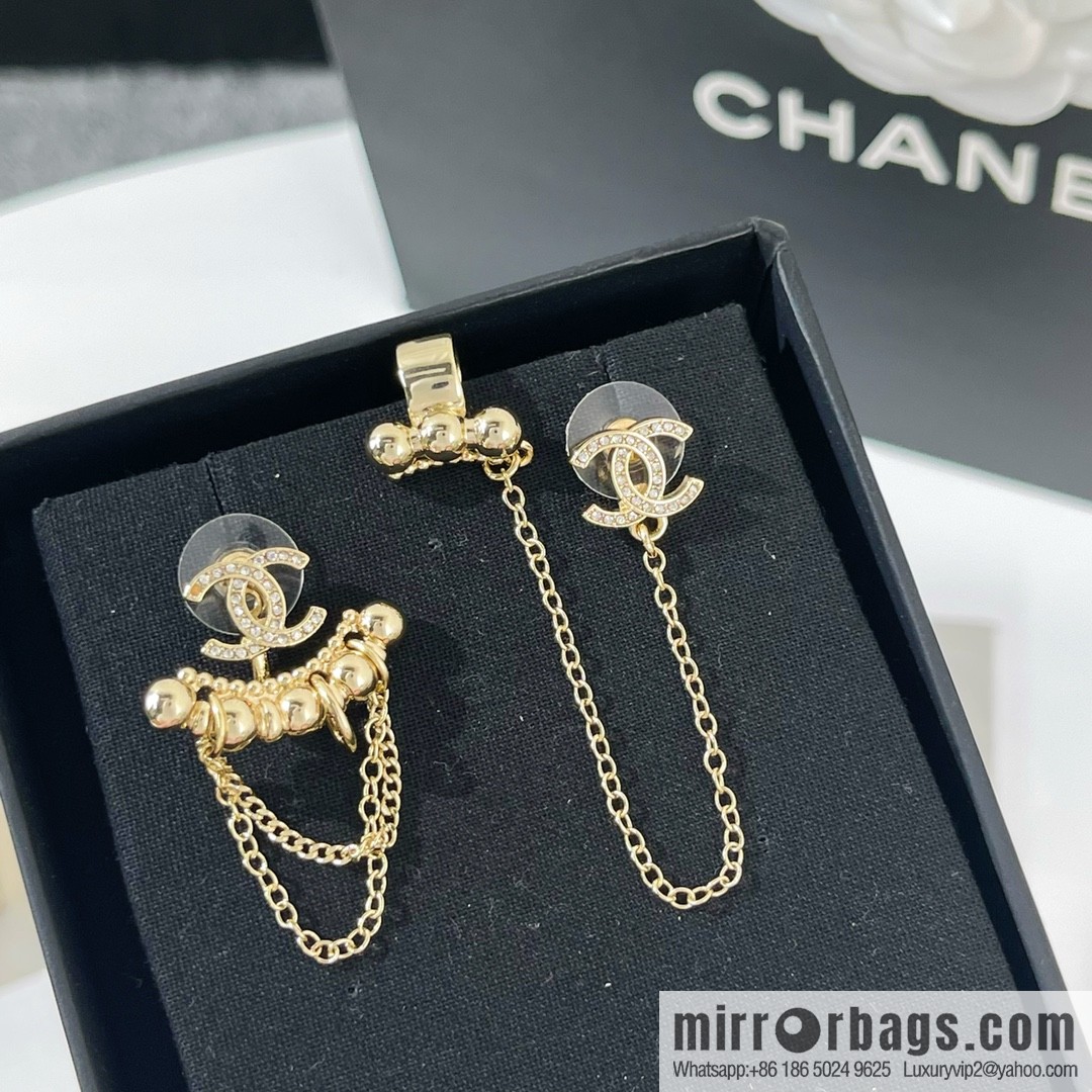 New ☑️ CHANEL Chanel double c asymmetrical stud earclip