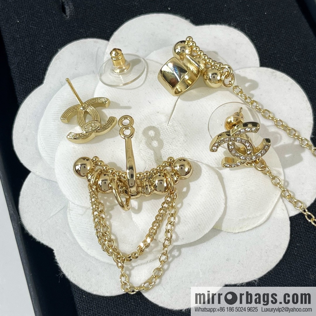 New ☑️ CHANEL Chanel double c asymmetrical stud earclip
