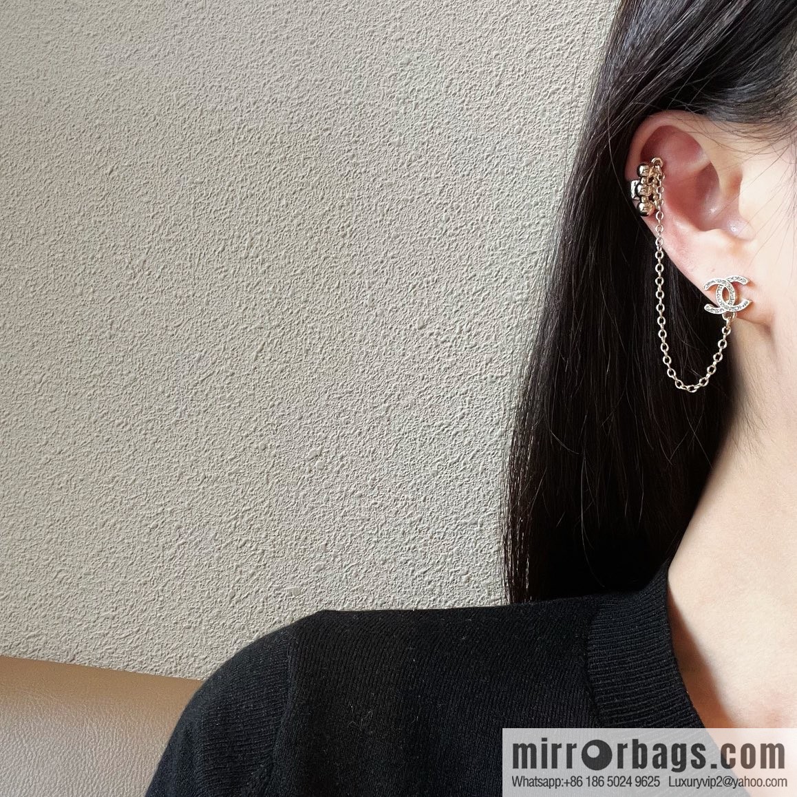 New ☑️ CHANEL Chanel double c asymmetrical stud earclip