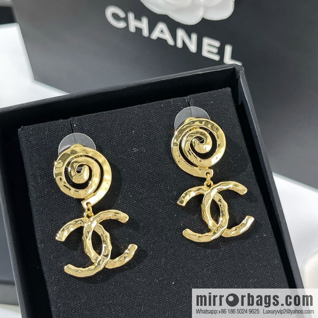 New ☑️ CHANEL Chanel gold double c stud earrings