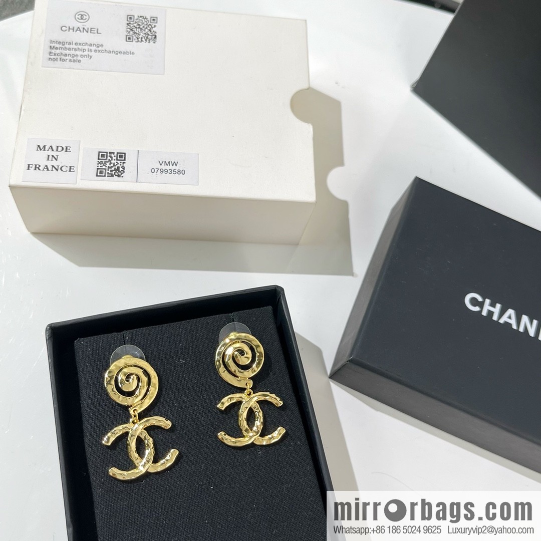 New ☑️ CHANEL Chanel gold double c stud earrings