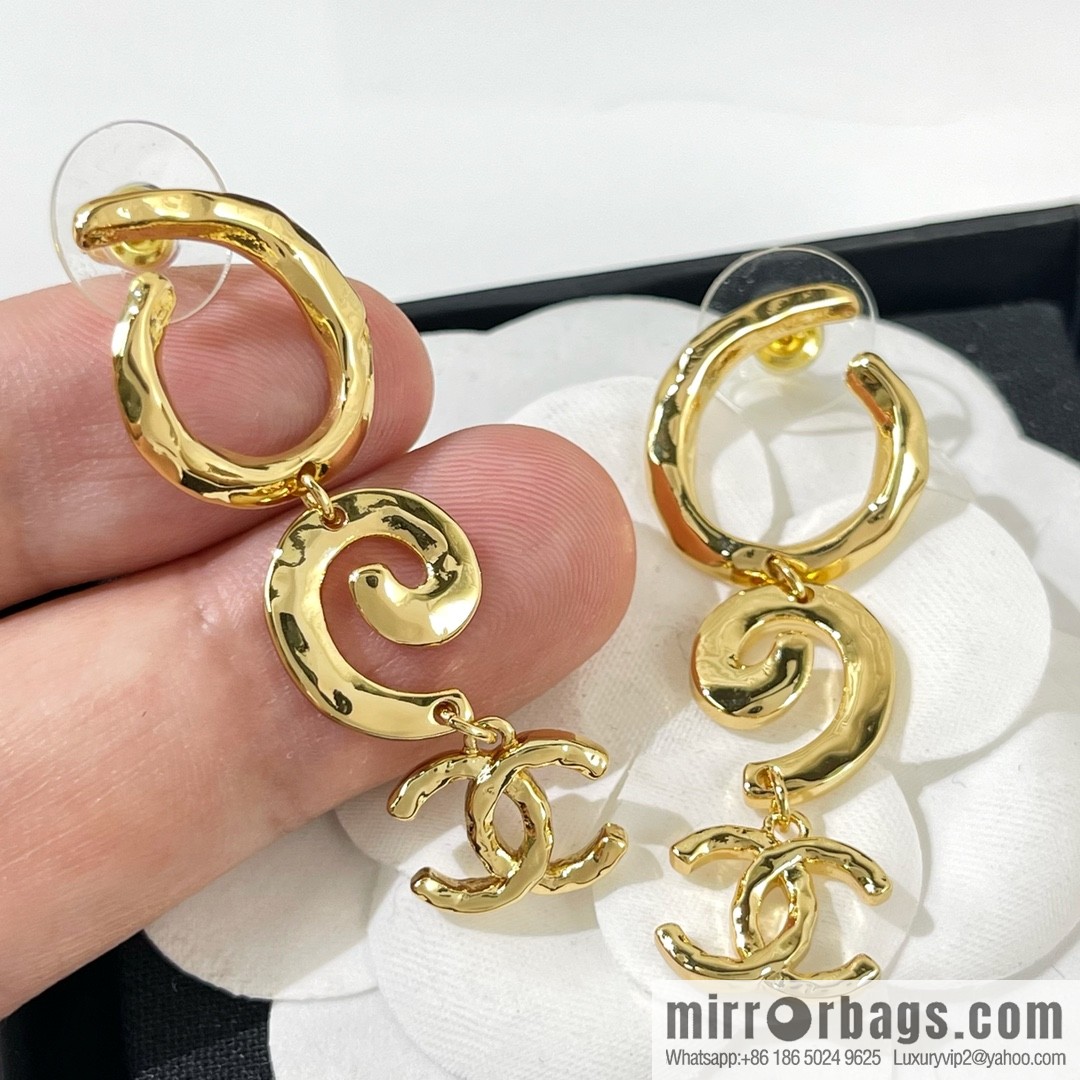 New ☑️ CHANEL Chanel gold double c stud earrings