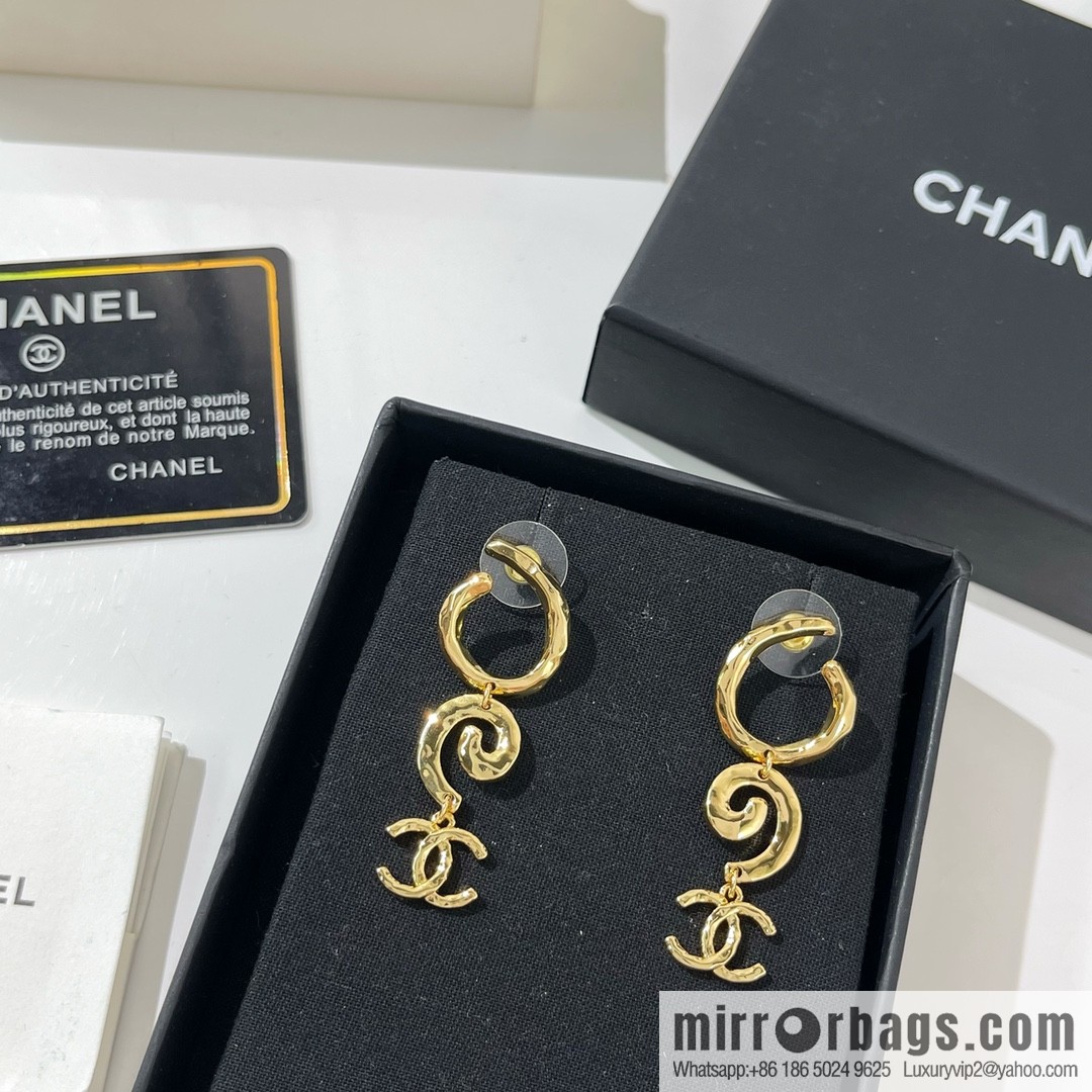 New ☑️ CHANEL Chanel gold double c stud earrings