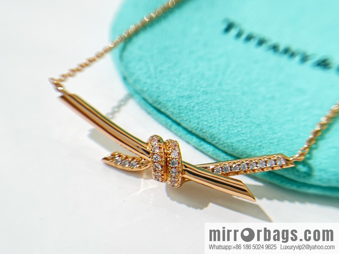 New ☑️ Tiffany & Co. Tiffany knot necklace