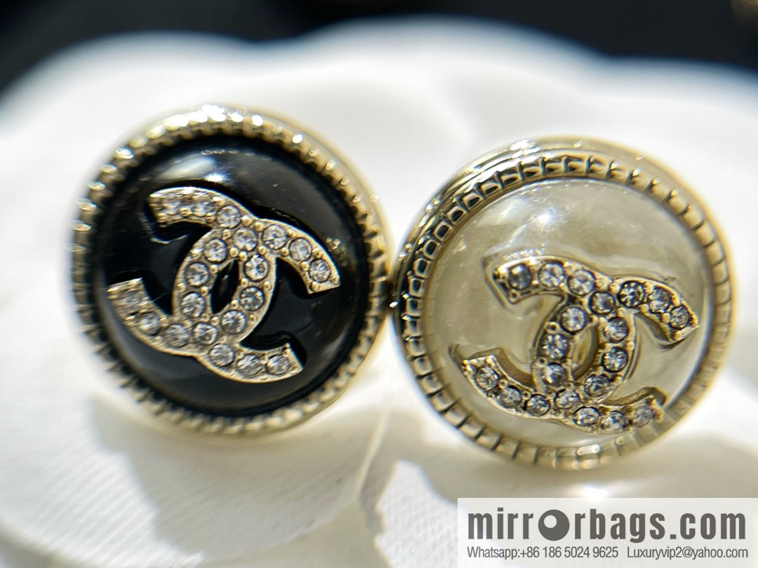 New ☑️ CHANEL Chanel double c full diamond, black and white beads, stud earrings