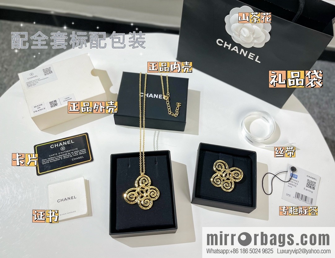 ☑️ Chanel gold brooch necklace