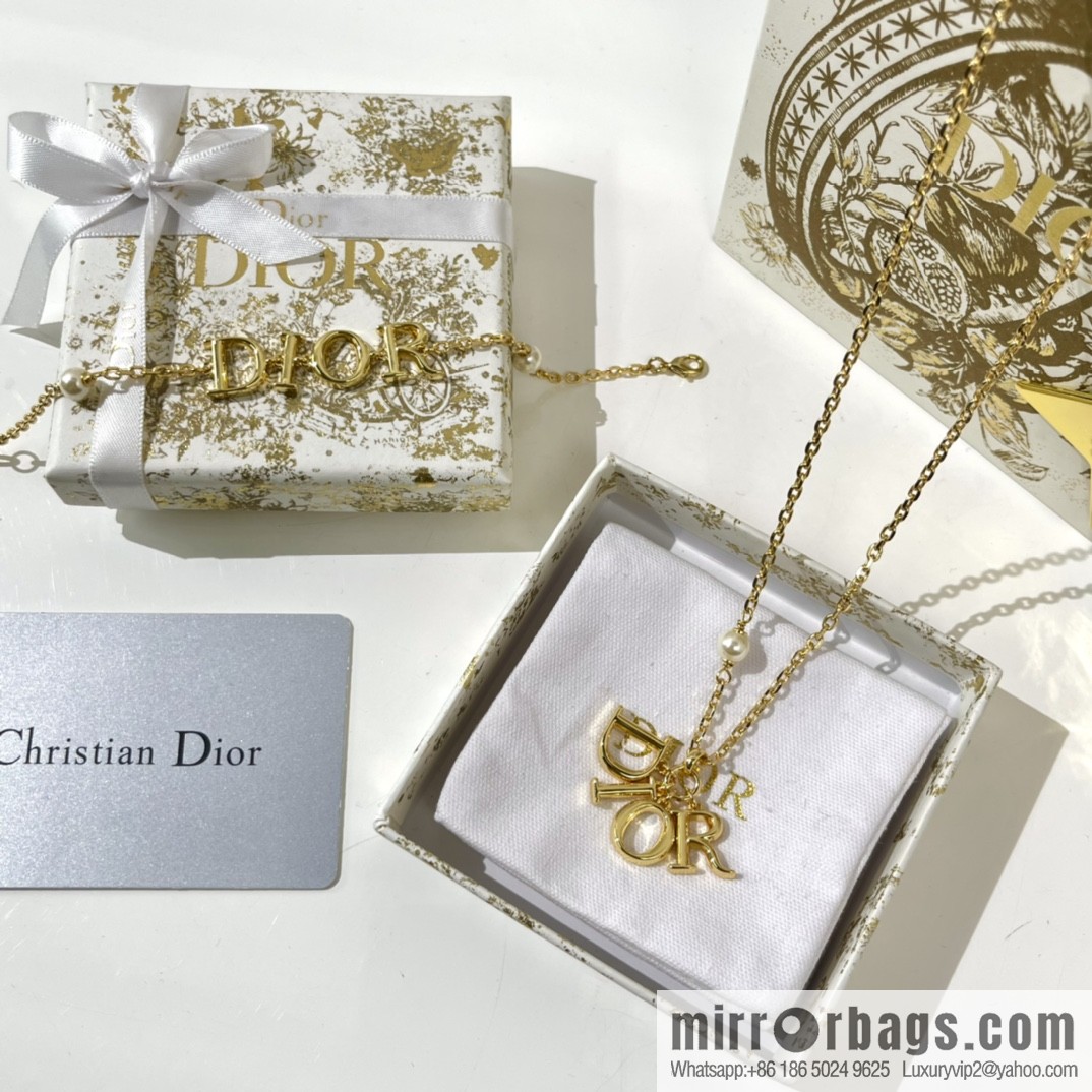 New ☑️ DIOR Dior letter necklace bracelet