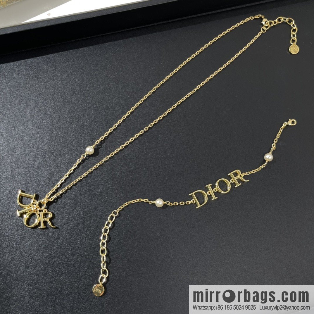 New ☑️ DIOR Dior letter necklace bracelet