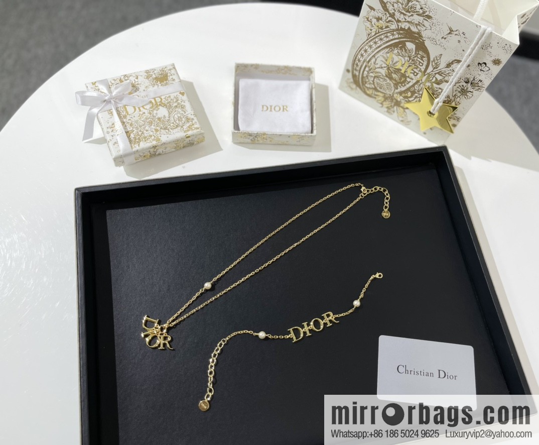 New ☑️ DIOR Dior letter necklace bracelet